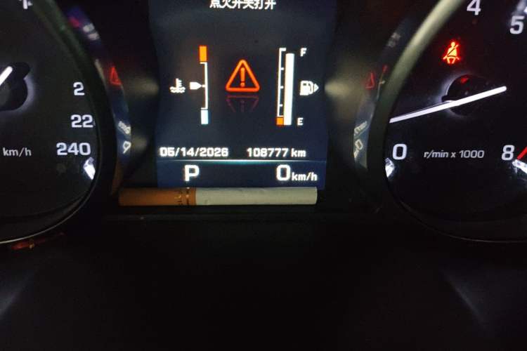 Used Land Rover Discovery Sport 2016 2.0T HSE Odometer Close Up