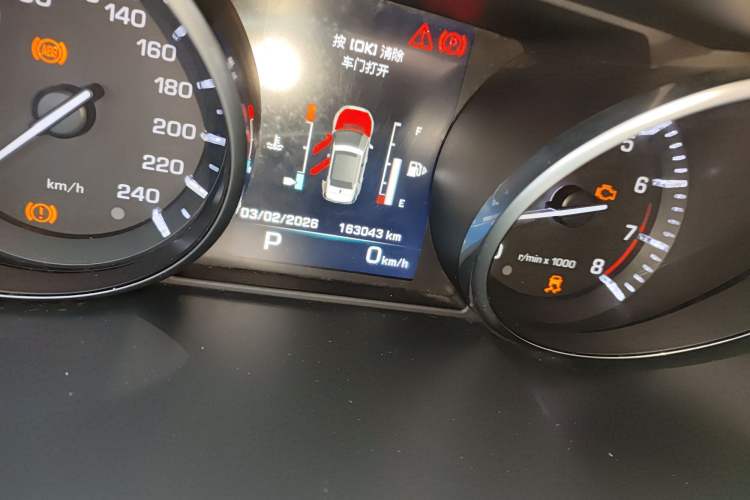 Used Land Rover Discovery Sport 2016 2.0T HSE Odometer Close Up