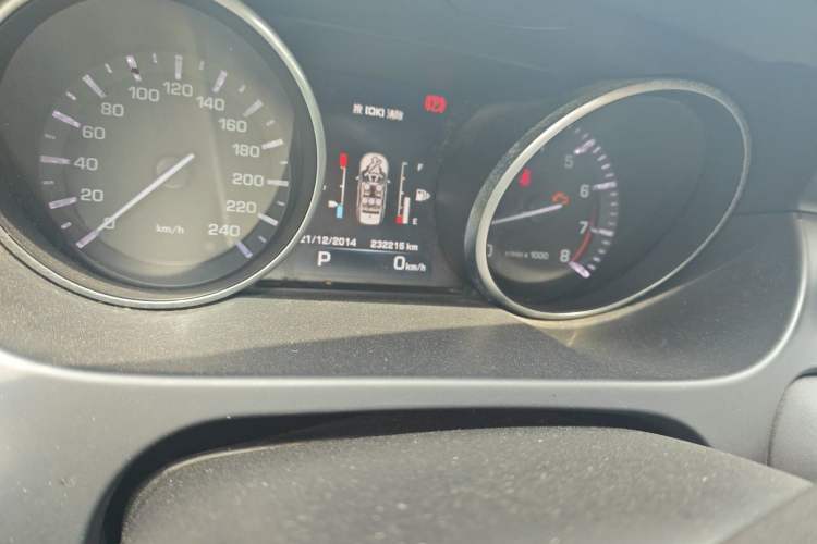 Used Land Rover Discovery Sport 2016 2.0T Limited-Edition Launch Odometer Close Up