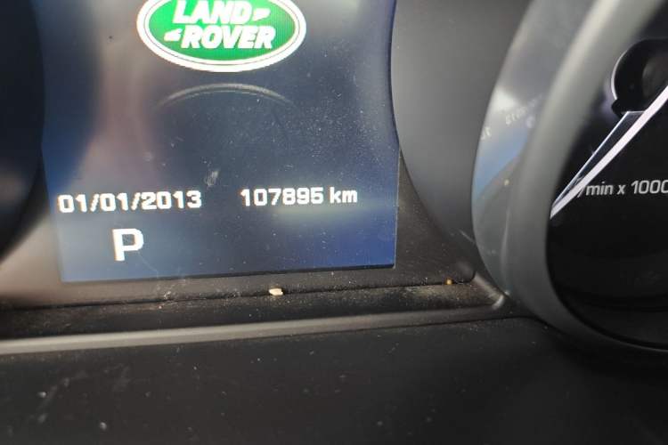 Used Land Rover Discovery Sport 2016 2.0T HSE Odometer Close Up