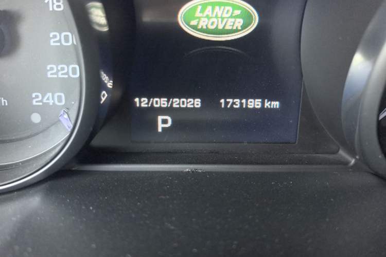 Used Land Rover Discovery Sport 2016 2.0T HSE Odometer Close Up