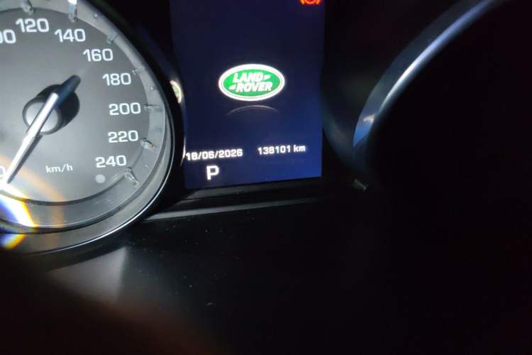 Used Land Rover Discovery Sport 2016 2.0T S Odometer Close Up