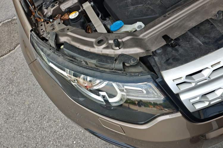 Used Land Rover Discovery Sport 2016 2.0T HSE Right Front Headlight
