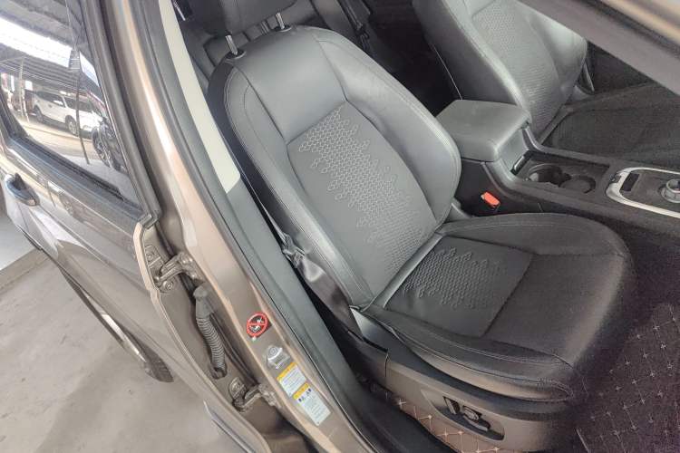 Used Land Rover Discovery Sport 2016 2.0T S Right Front Seat