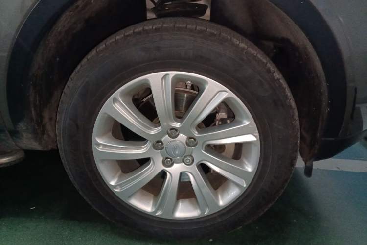 Used Land Rover Discovery Sport 2016 2.0T SE Right Front Wheel Hub