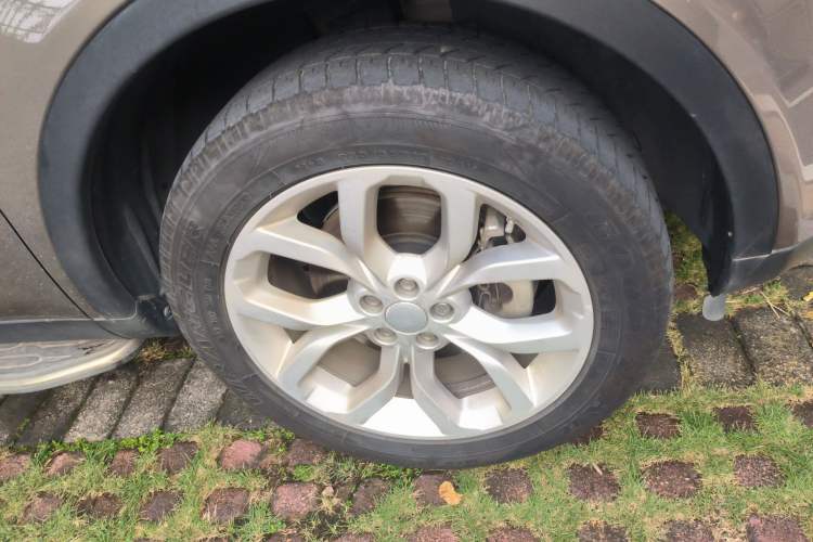 Used Land Rover Discovery Sport 2016 2.0T HSE Right Front Wheel Hub