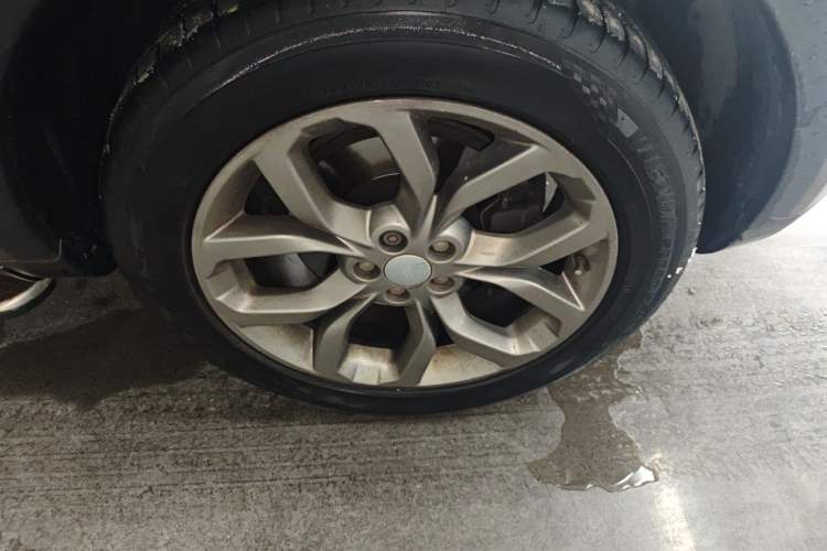 Used Land Rover Discovery Sport 2016 2.0T HSE Right Front Wheel Hub