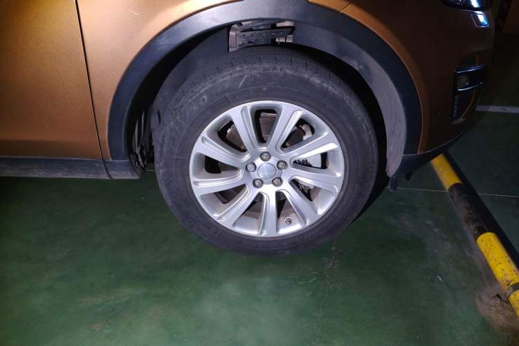 Used Land Rover Discovery Sport 2016 2.0T SE Right Front Wheel Hub