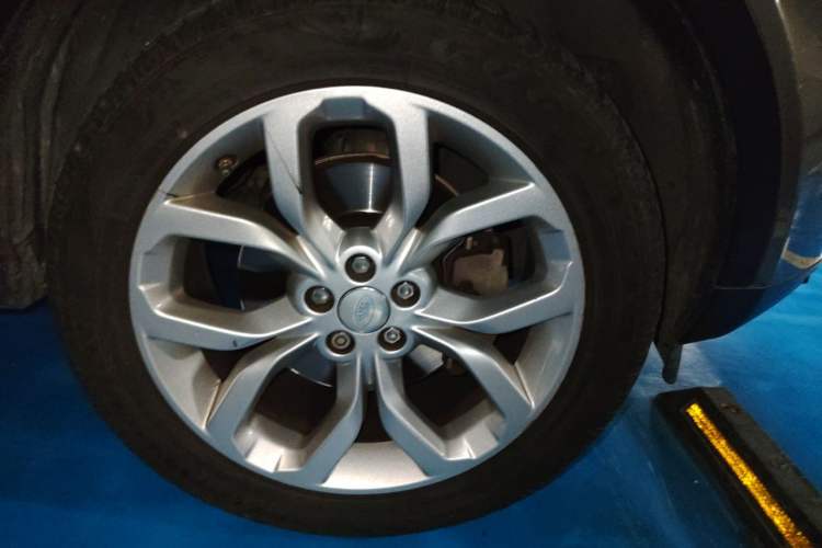Used Land Rover Discovery Sport 2016 2.0T HSE Right Front Wheel Hub