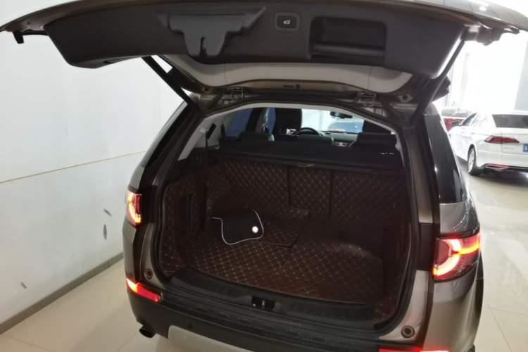 Used Land Rover Discovery Sport 2016 2.0T HSE Trunk