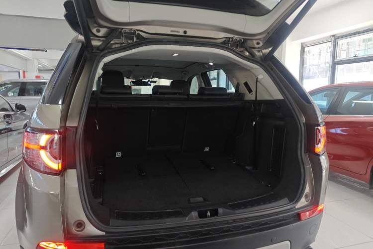 Used Land Rover Discovery Sport 2016 2.0T HSE Trunk