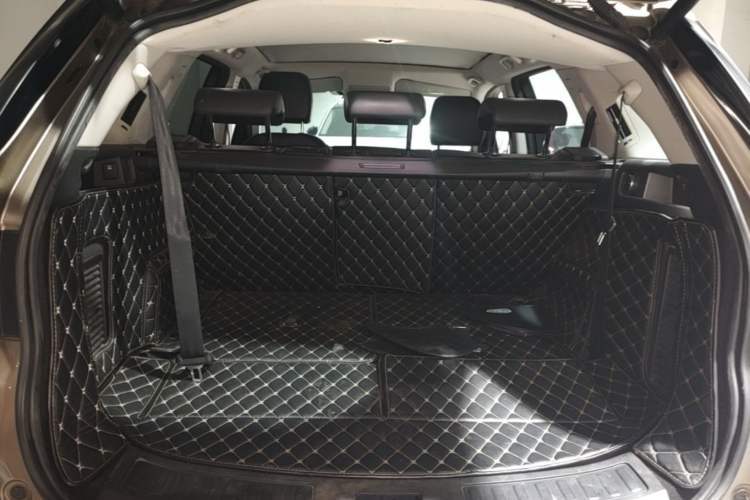 Used Land Rover Discovery Sport 2016 2.0T HSE Trunk