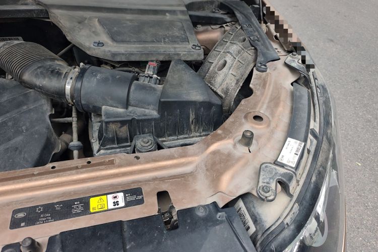 Used Land Rover Discovery Sport 2016 2.0T Limited-Edition Launch Engine Bay Left