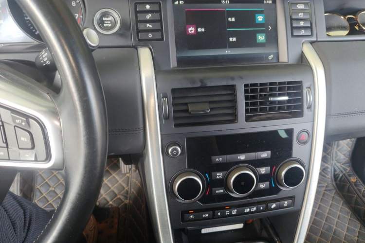 Used Land Rover Discovery Sport 2016 2.0T SE Audio And AC Panel