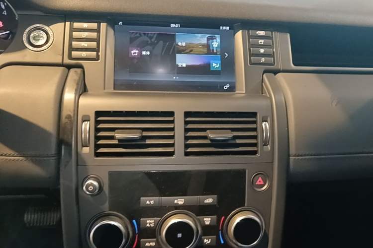 Used Land Rover Discovery Sport 2016 2.0T S Audio And AC Panel