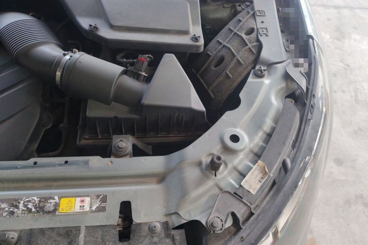 Used Land Rover Discovery Sport 2016 2.0T SE Engine Bay Left