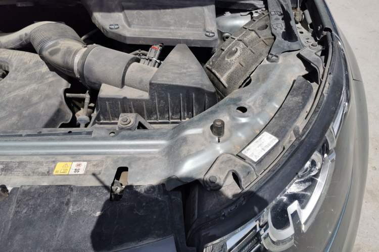 Used Land Rover Discovery Sport 2016 2.0T HSE Engine Bay Left