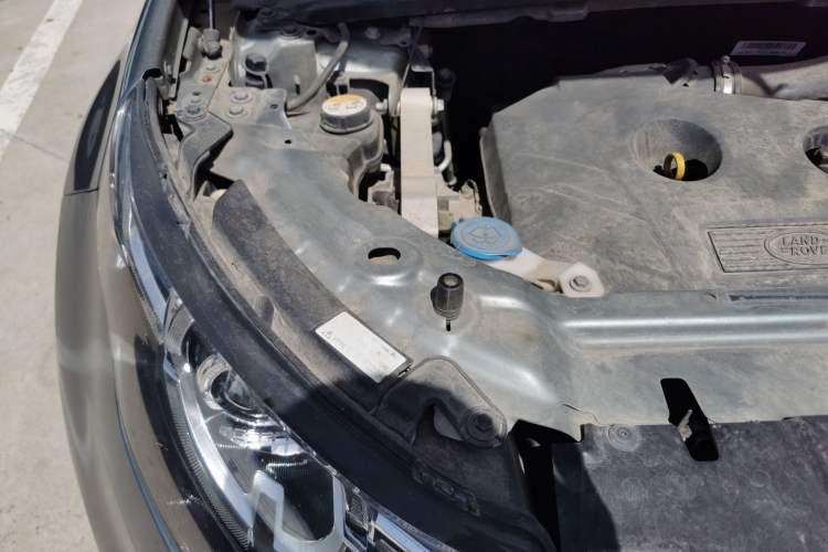 Used Land Rover Discovery Sport 2016 2.0T HSE Engine Bay Right