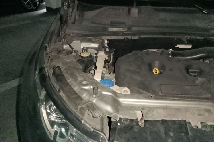 Used Land Rover Discovery Sport 2016 2.0T SE Engine Bay Right