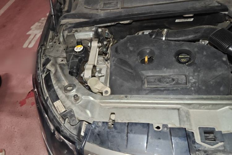 Used Land Rover Discovery Sport 2016 2.0T SE Engine Bay Right