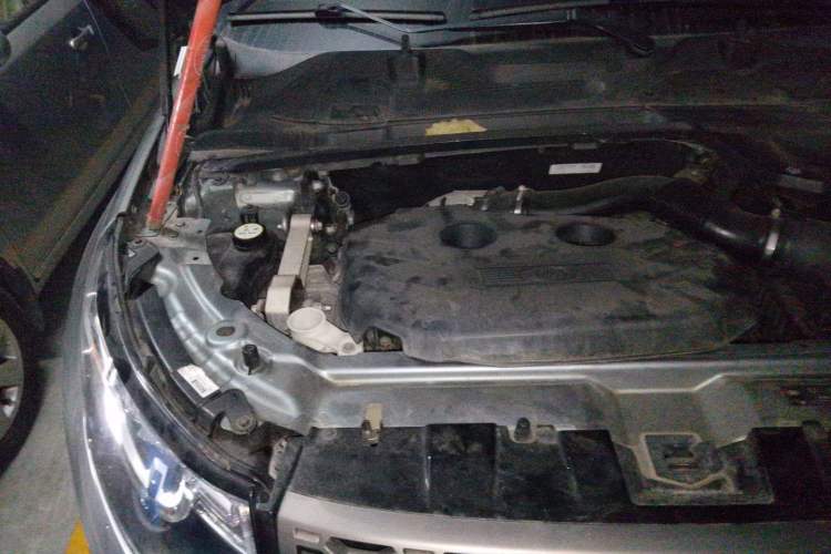 Used Land Rover Discovery Sport 2016 2.0T SE Engine Bay Right