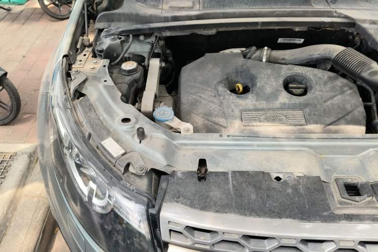 Used Land Rover Discovery Sport 2016 2.0T HSE Engine Bay Right