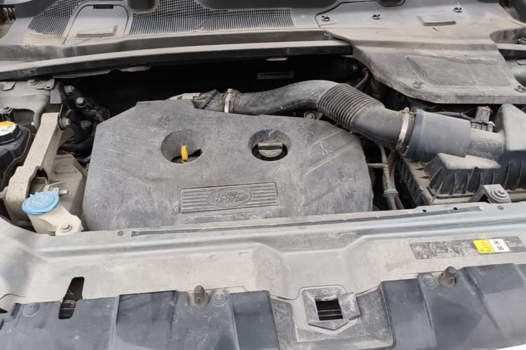 Used Land Rover Discovery Sport 2016 2.0T HSE Engine Bay