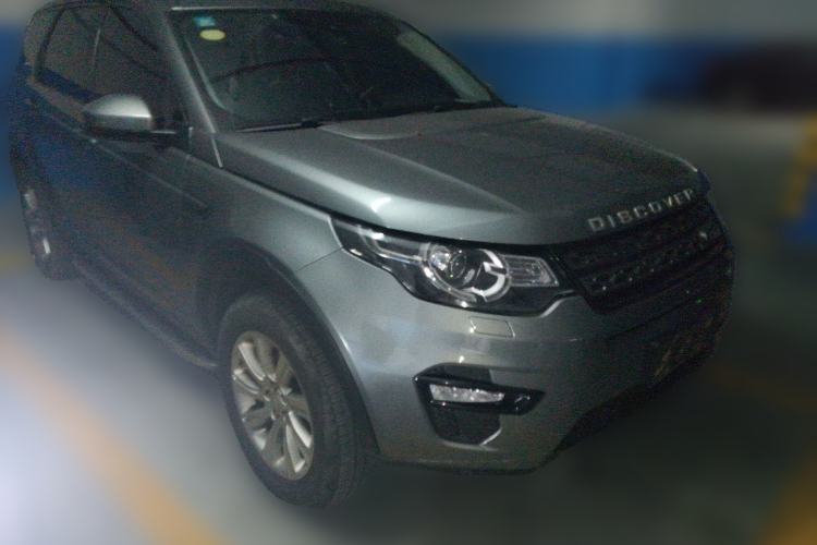 Used Land Rover Discovery Sport 2016 2.0T SE Front Right 45 Deg