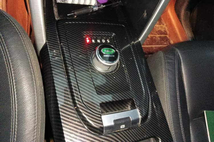 Used Land Rover Discovery Sport 2016 2.0T SE Gear Lever
