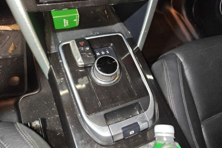 Used Land Rover Discovery Sport 2016 2.0T SE Gear Lever