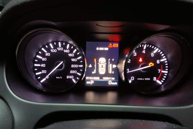 Used Land Rover Discovery Sport 2016 2.0T SE Instrument Cluster