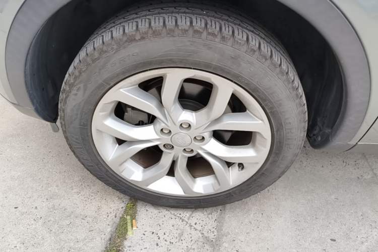 Used Land Rover Discovery Sport 2016 2.0T HSE Left Front Wheel Hub