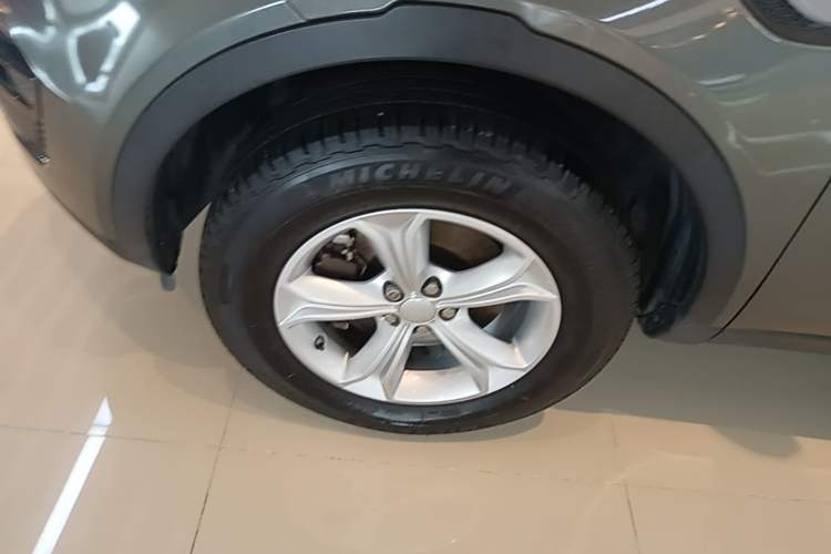 Used Land Rover Discovery Sport 2016 2.0T S Left Front Wheel Hub
