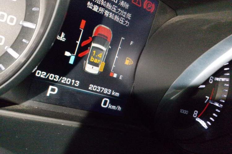Used Land Rover Discovery Sport 2016 2.0T SE Odometer Close Up