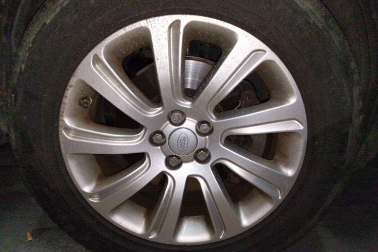 Used Land Rover Discovery Sport 2016 2.0T SE Right Front Wheel Hub