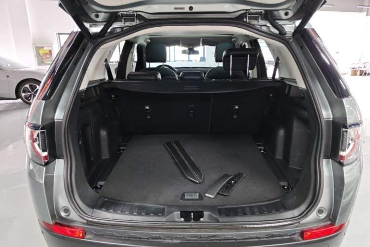 Used Land Rover Discovery Sport 2016 2.0T SE Trunk