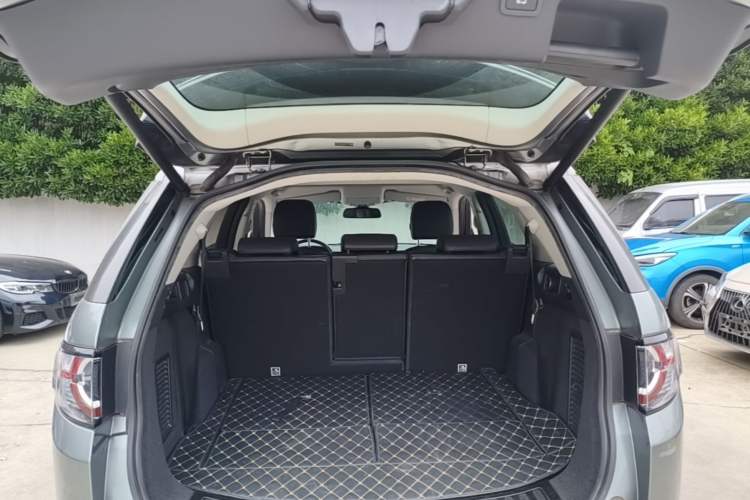 Used Land Rover Discovery Sport 2016 2.0T HSE Trunk