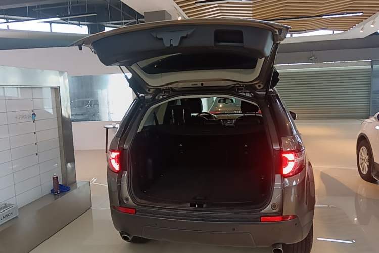 Used Land Rover Discovery Sport 2016 2.0T S Trunk