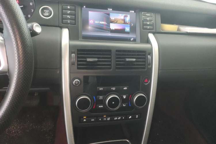 Used Land Rover Discovery Sport 2016 2.0T SE Audio And AC Panel