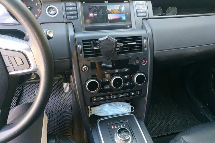 Used Land Rover Discovery Sport 2016 2.0T S Audio And AC Panel
