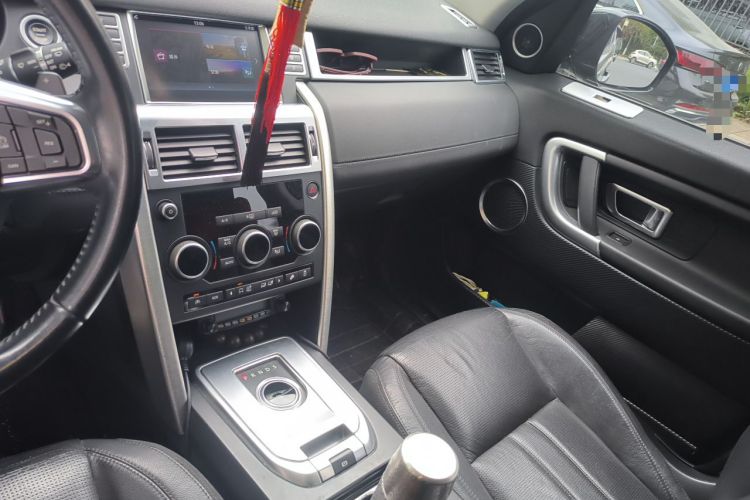 Used Land Rover Discovery Sport 2016 2.0T SE Audio And AC Panel