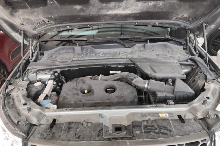 Used Land Rover Discovery Sport 2016 2.0T SE Engine Bay