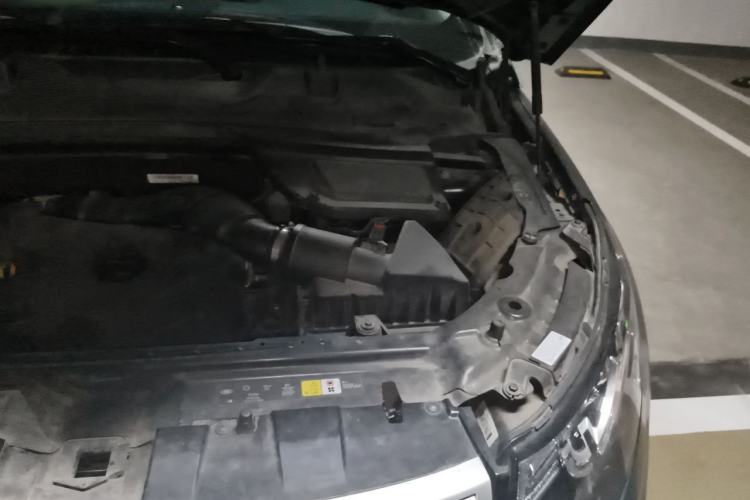 Used Land Rover Discovery Sport 2016 2.0T HSE Engine Bay Left
