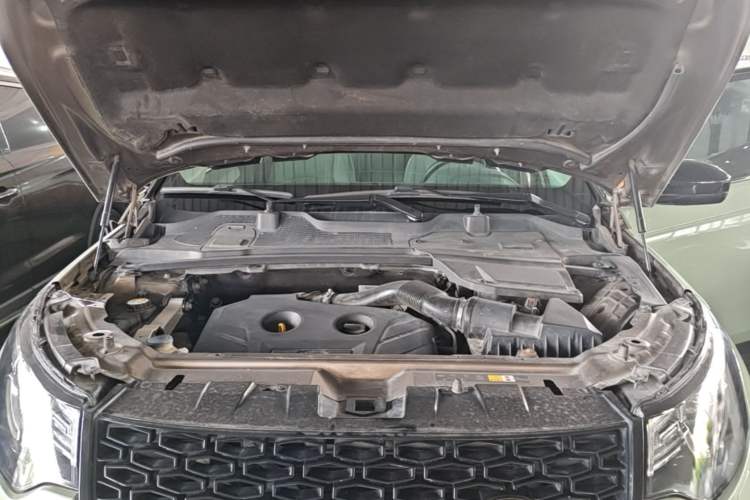 Used Land Rover Discovery Sport 2016 2.0T SE Engine Bay