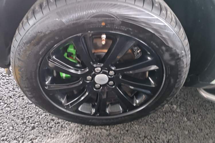 Used Land Rover Discovery Sport 2016 2.0T SE Exterior 4