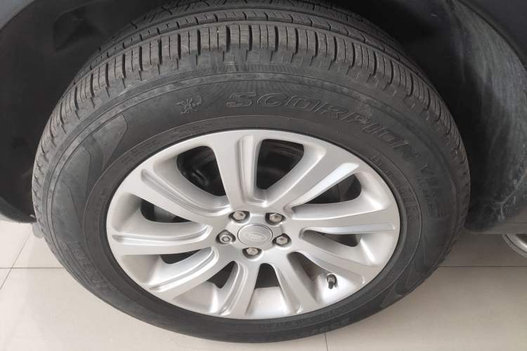 Used Land Rover Discovery Sport 2016 2.0T SE Exterior 7