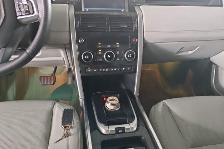Used Land Rover Discovery Sport 2016 2.0T SE Gear Lever