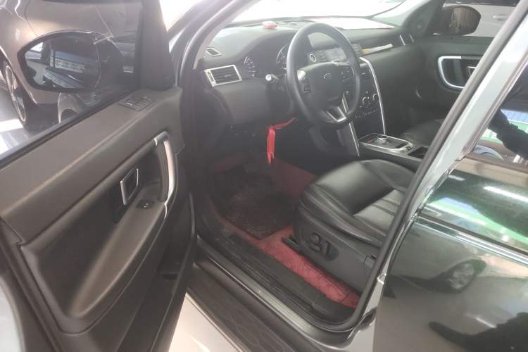 Used Land Rover Discovery Sport 2016 2.0T SE Interior 3