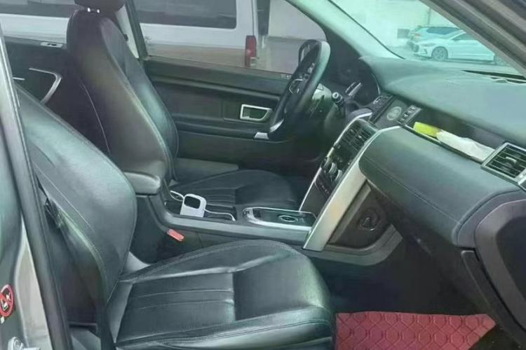 Used Land Rover Discovery Sport 2016 2.0T SE Interior 4