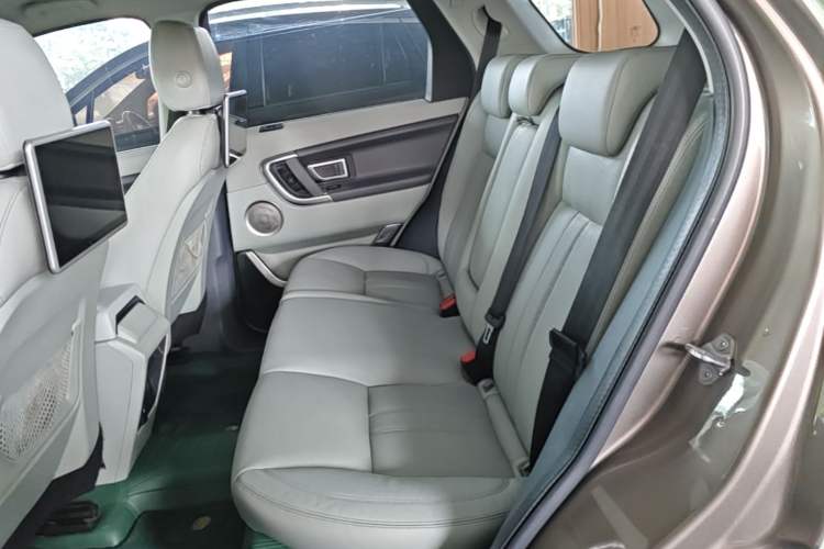 Used Land Rover Discovery Sport 2016 2.0T SE Left Rear Seat